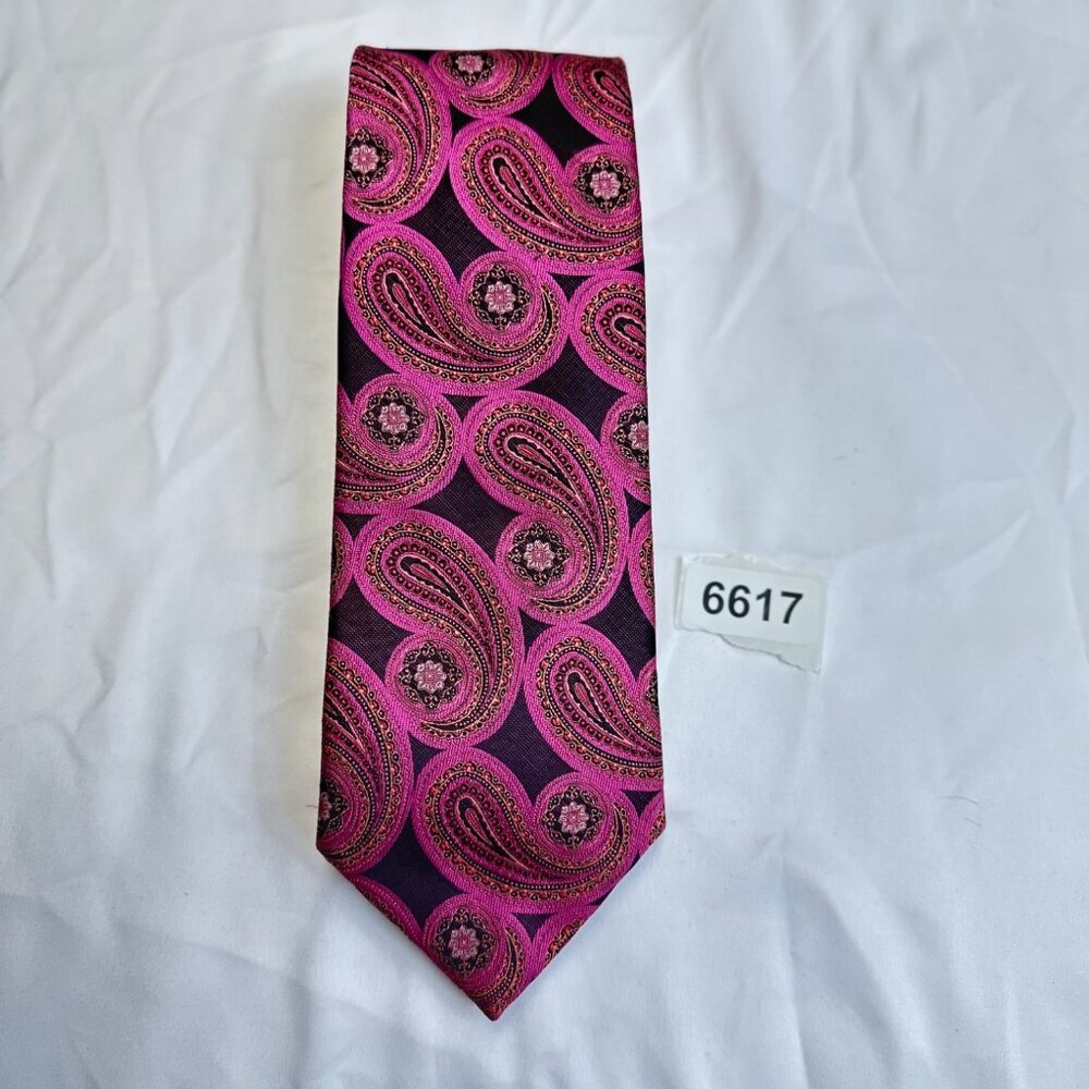 Q brand necktie